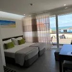 4 Surf Πανσιόν