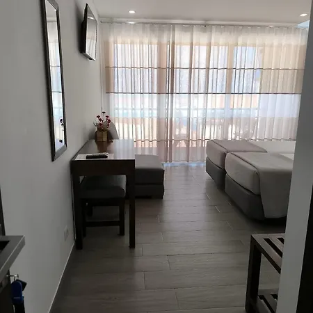 4 Surf Guest house *