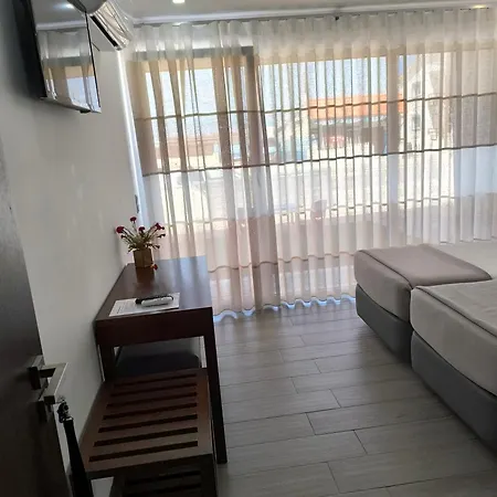4 Surf Guest house *