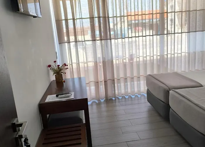 4 Surf Πανσιόν 4*